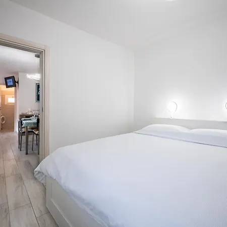 דירה At Two Steps From The Lakeside - Larihome A29