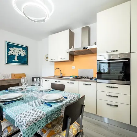 At Two Steps From The Lakeside - Larihome A29 דירה