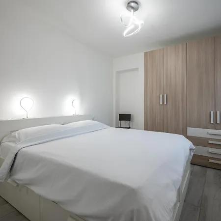 At Two Steps From The Lakeside - Larihome A29 Apartament *